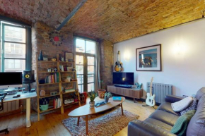 Very well presented and spacious two bedroom apartment in a Grade 2 listed